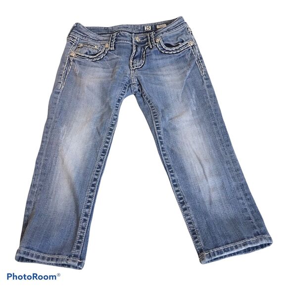 Miss Me Thick Stitch Jeweled Flap Pocket Signature Capri Size 25 Light Wash - Picture 6 of 7